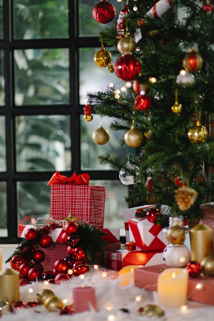 tree with presents